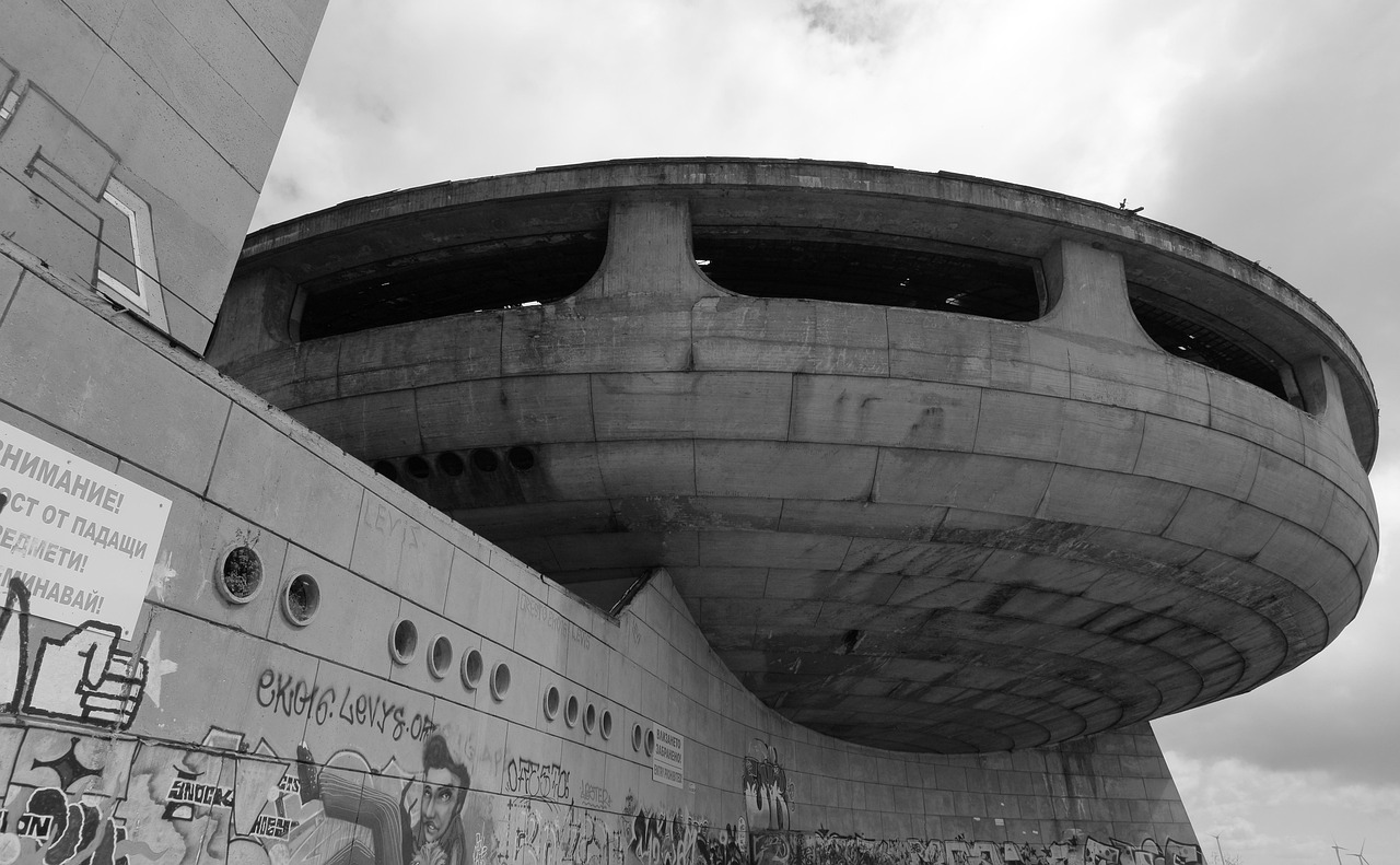 飞碟ufo简介20字.飞碟ufo的简介？