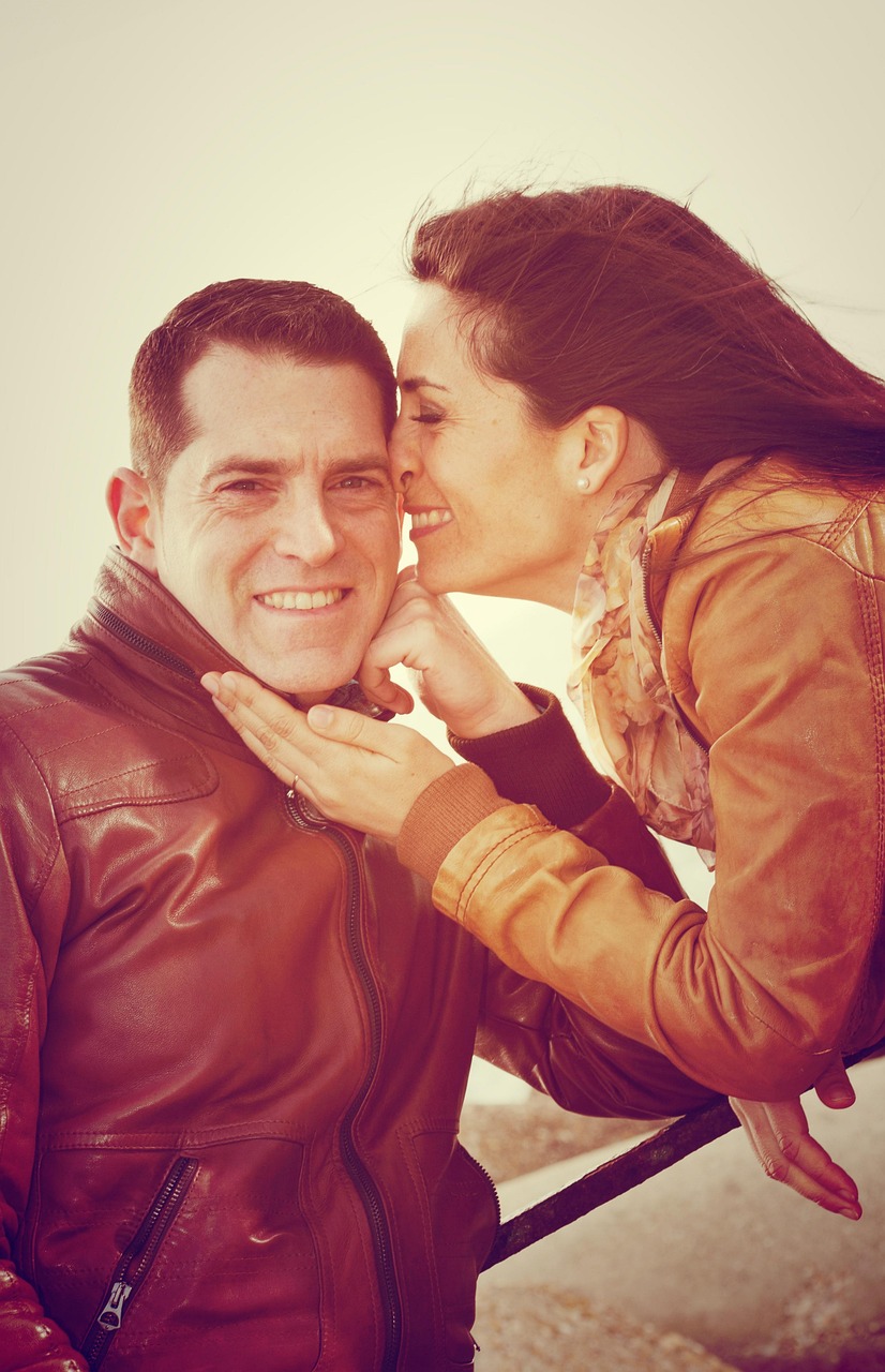 男生接吻伸舌头是真爱吗/男生接吻伸舌头是什么心理